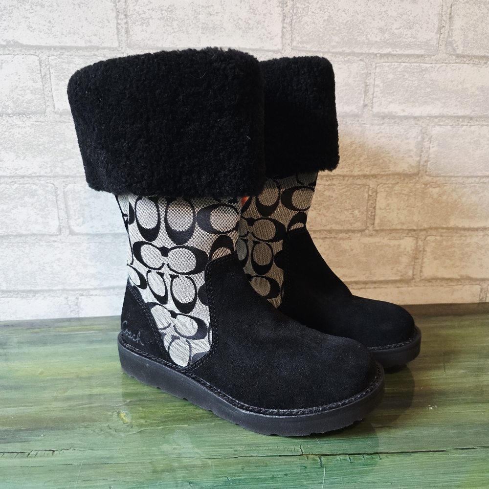 Coach‎ Signature Boot - Picture 2 of 9